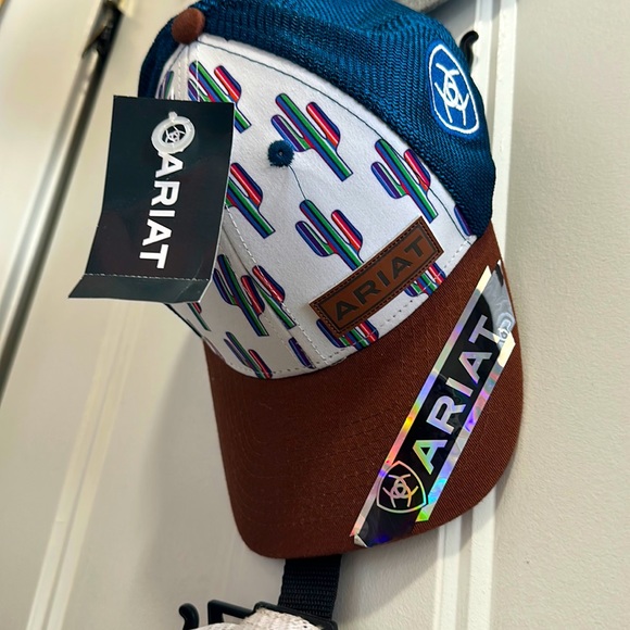 Ariat women’s cap. - Picture 1 of 3